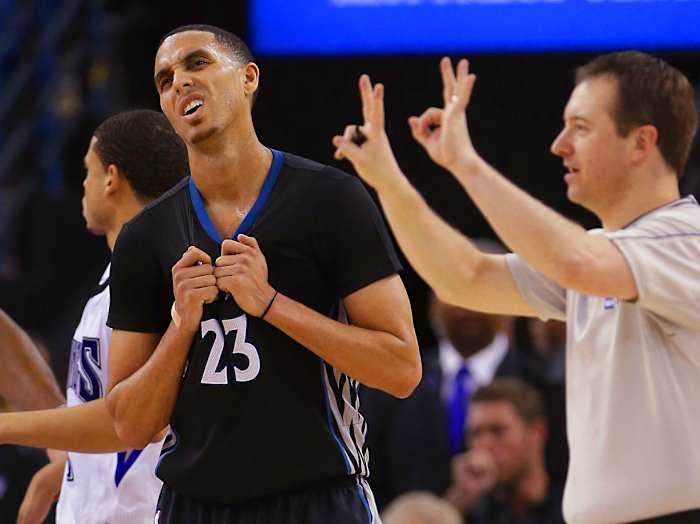 Kevin-Martin-Scott-Twardoski-2015-0407-foul-face-react.jpg